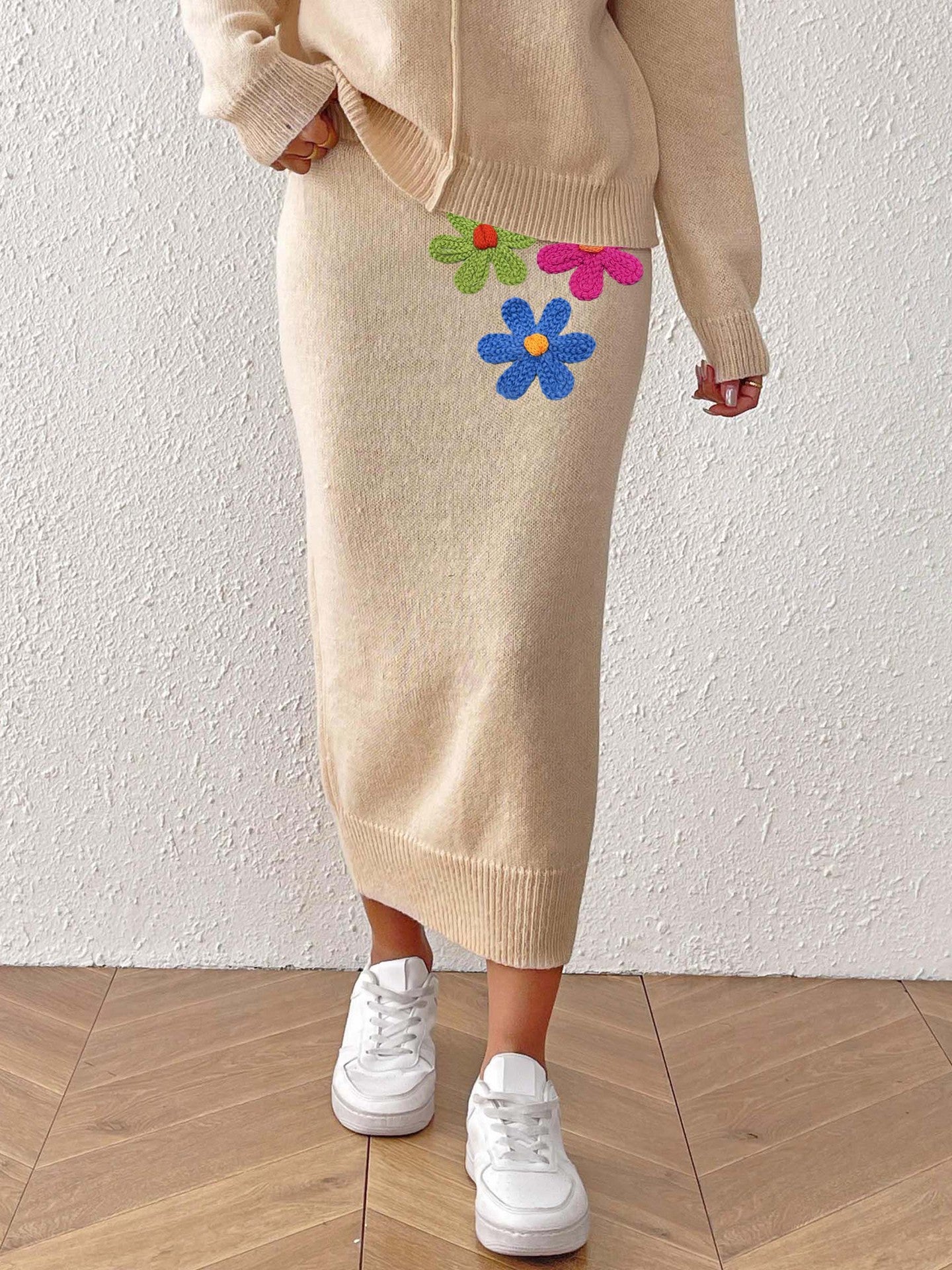 Mid-length Skirt with Elegant Embroidered Flower Design