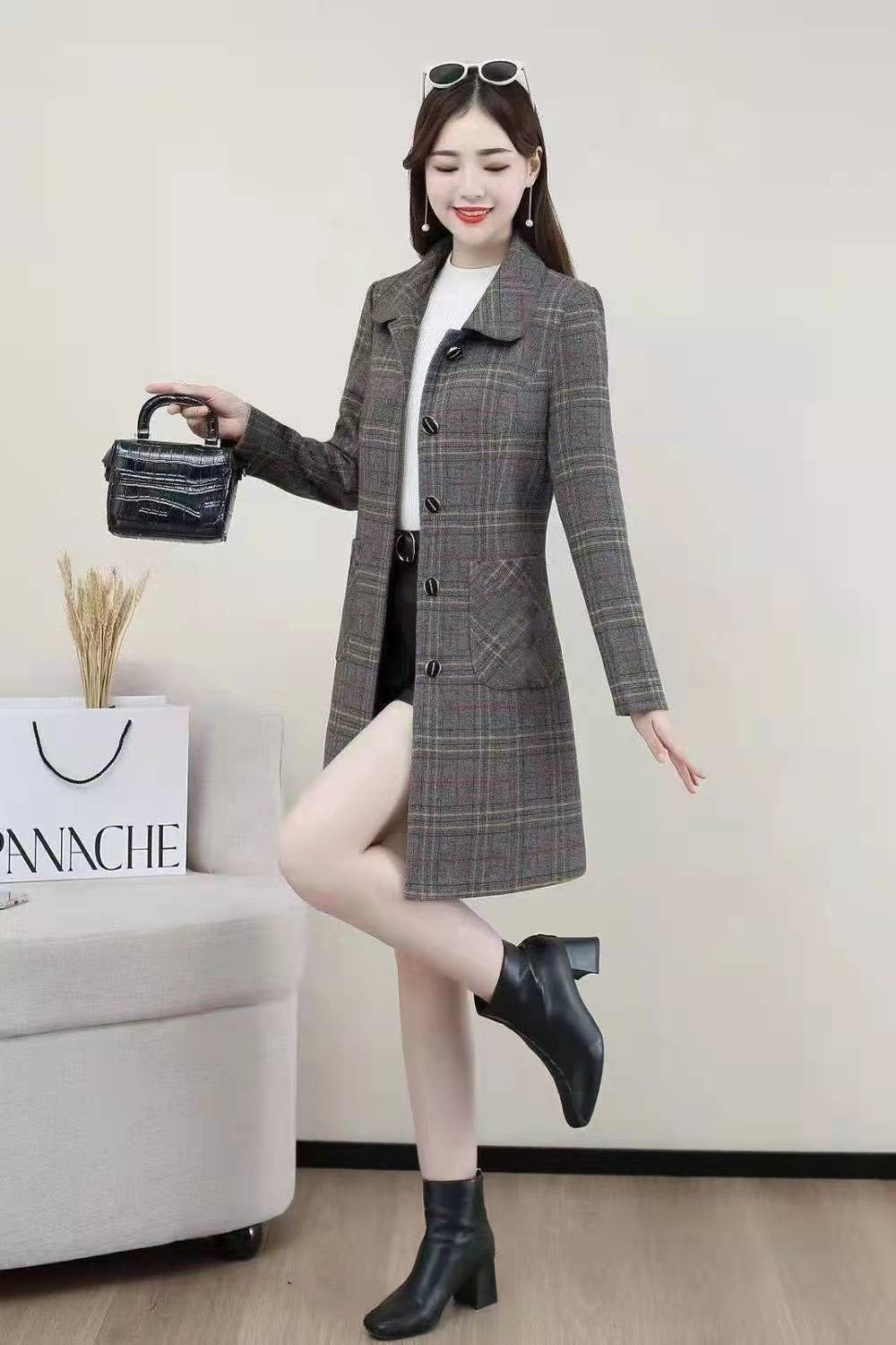 Plaid Woolen Coat with Casual Japanese Style for Autumn Wear