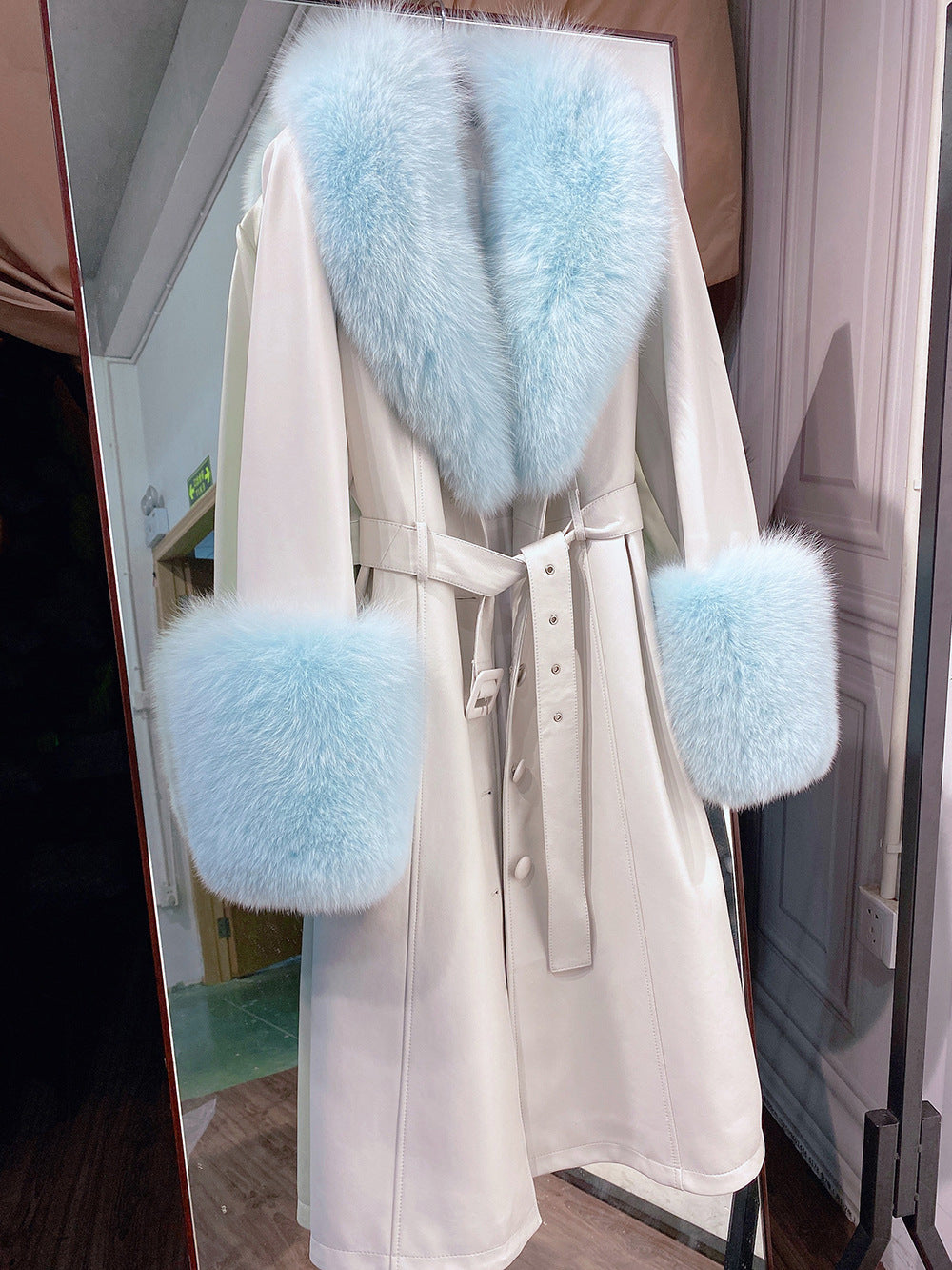 Slim-fit Leather Sheepskin Coat with Luxurious Fox Fur Lining