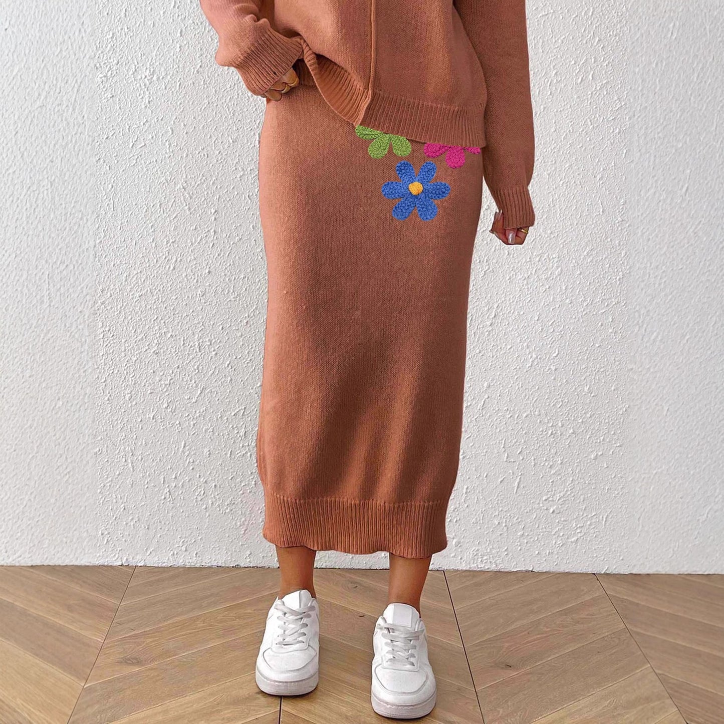 Mid-length Skirt with Elegant Embroidered Flower Design