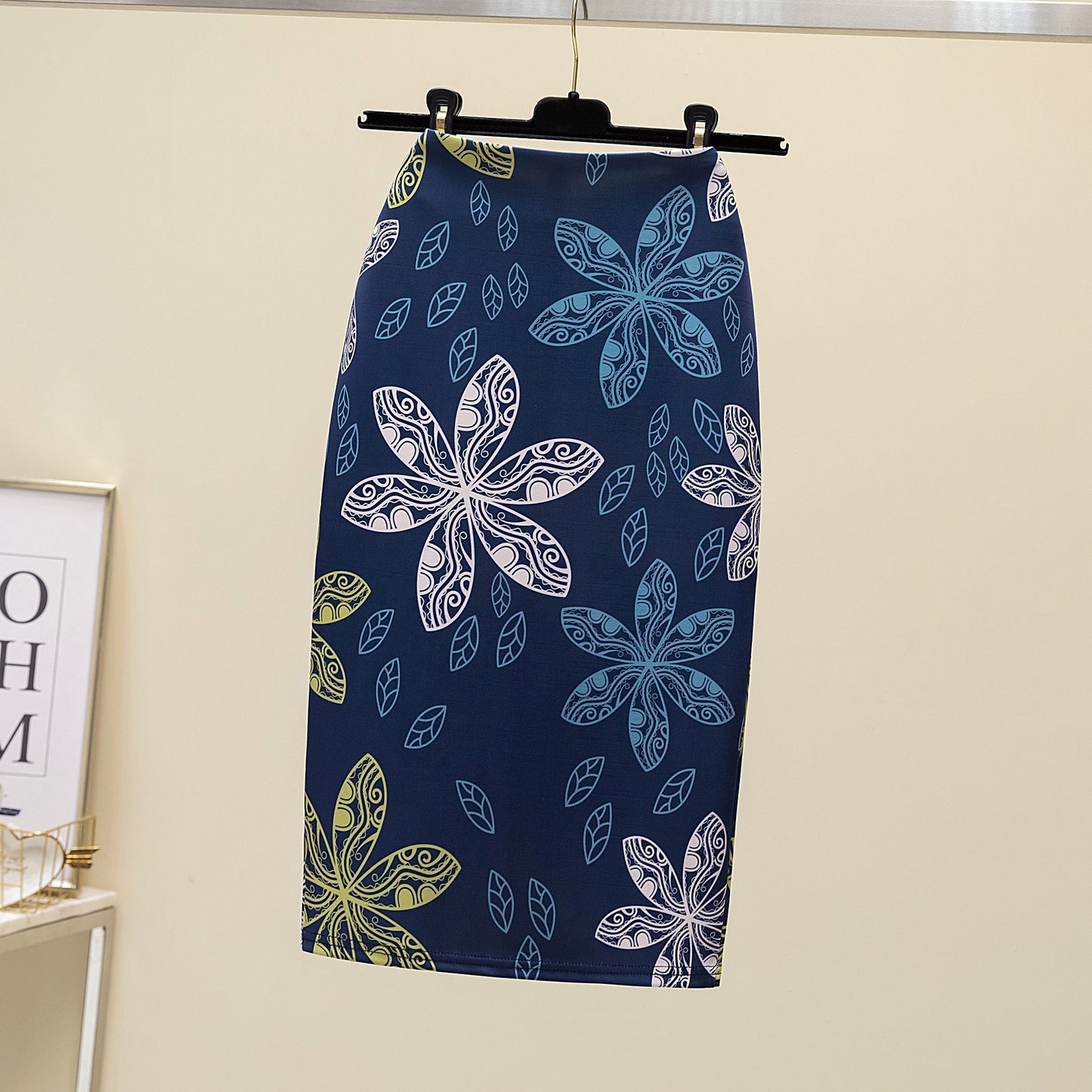 Pencil Skirt with Elegant Printed Design for a Chic Look