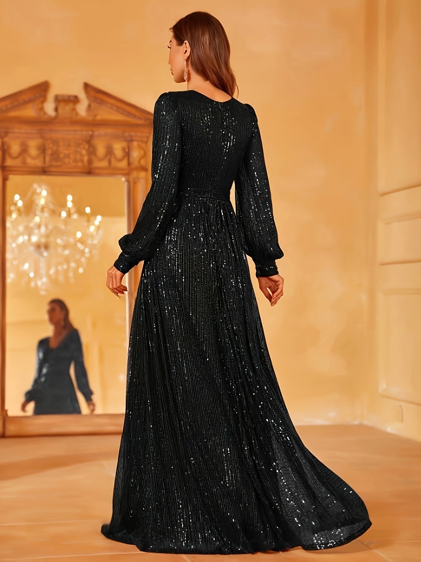 Evening Dress with Stunning Sequins and Elegant Long Sleeves