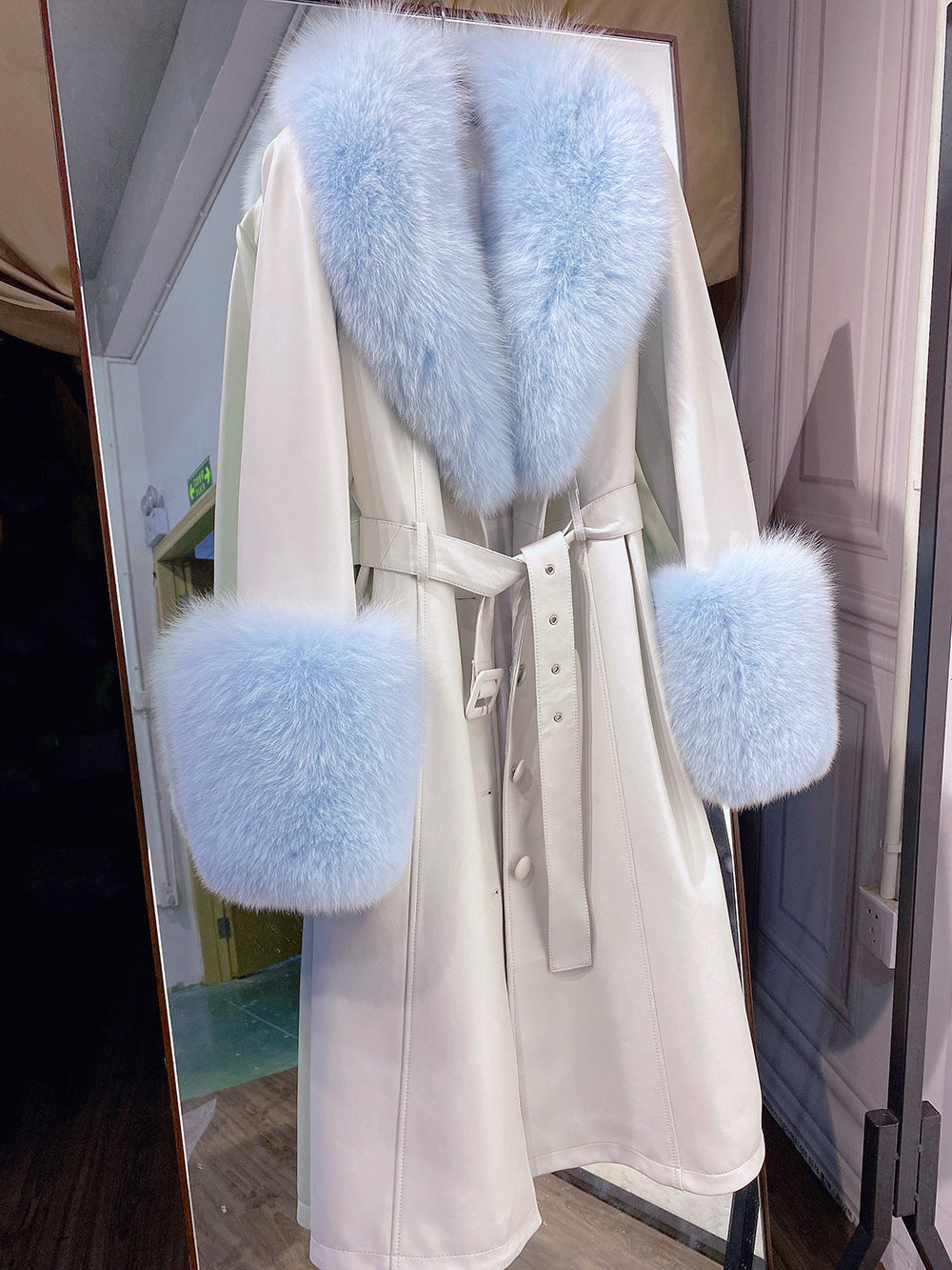 Slim-fit Leather Sheepskin Coat with Luxurious Fox Fur Lining