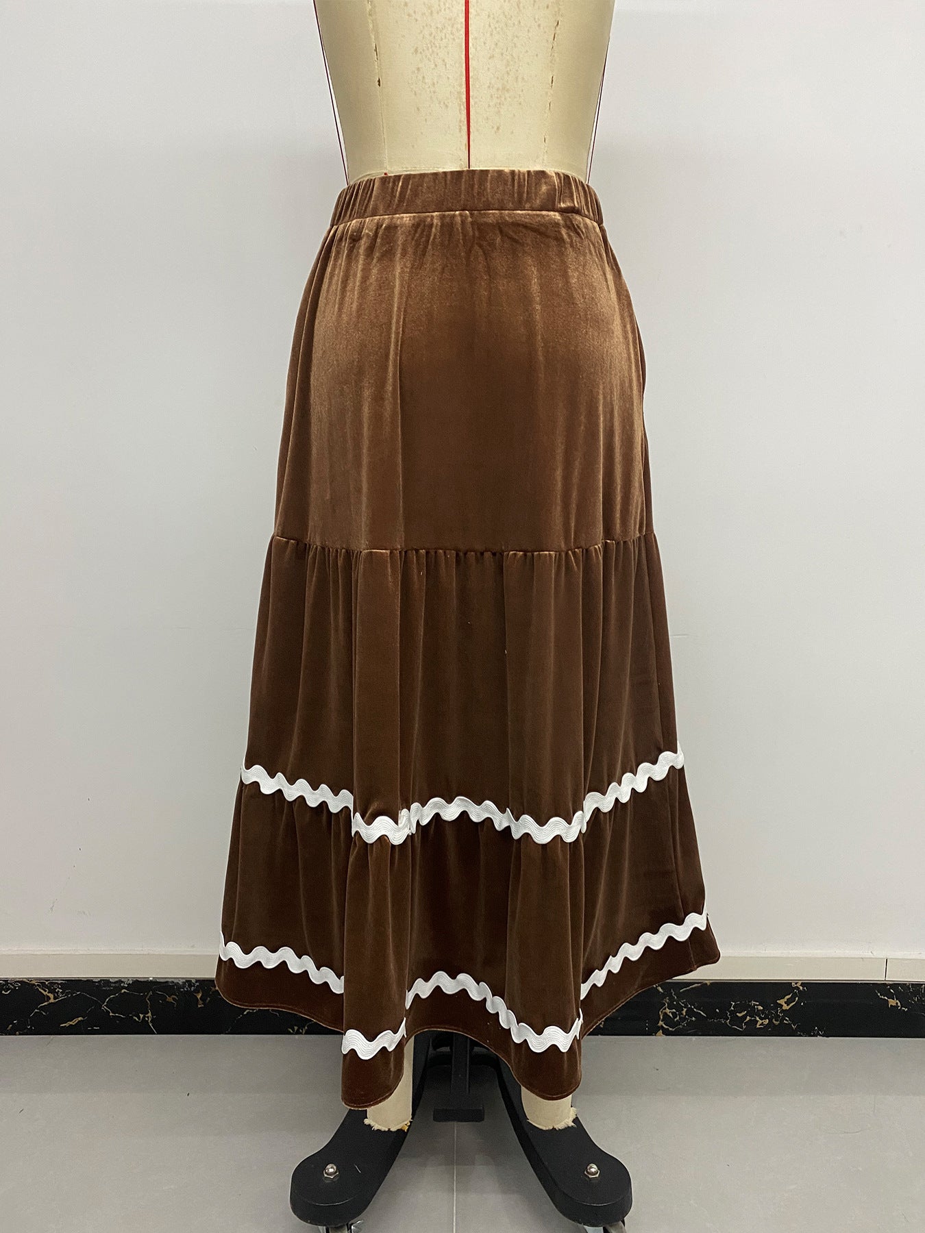 Mid-length Lace Skirt with High Elasticity for Effortless Style