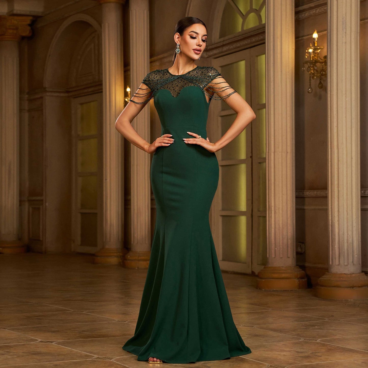 Evening Dress with Sequins and Fishtail Design for Special Occasions