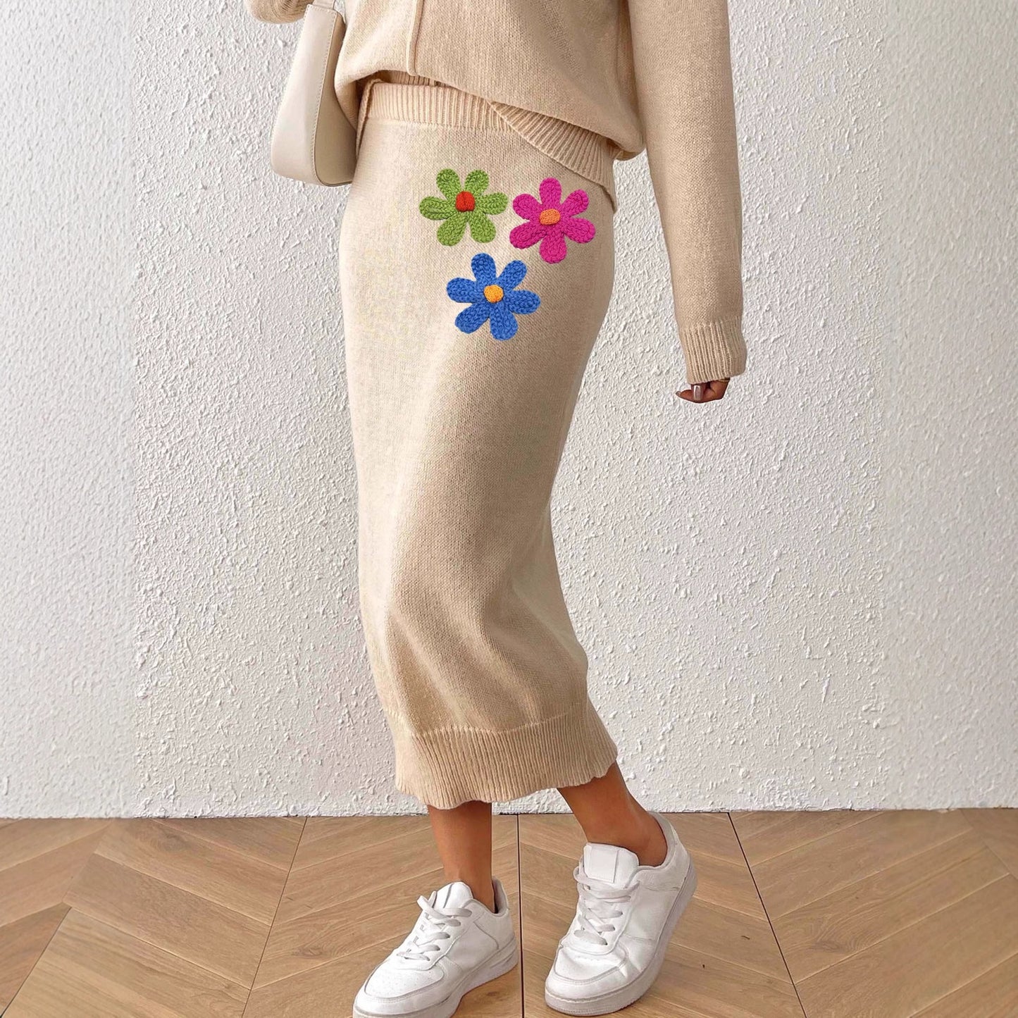 Mid-length Skirt with Elegant Embroidered Flower Design