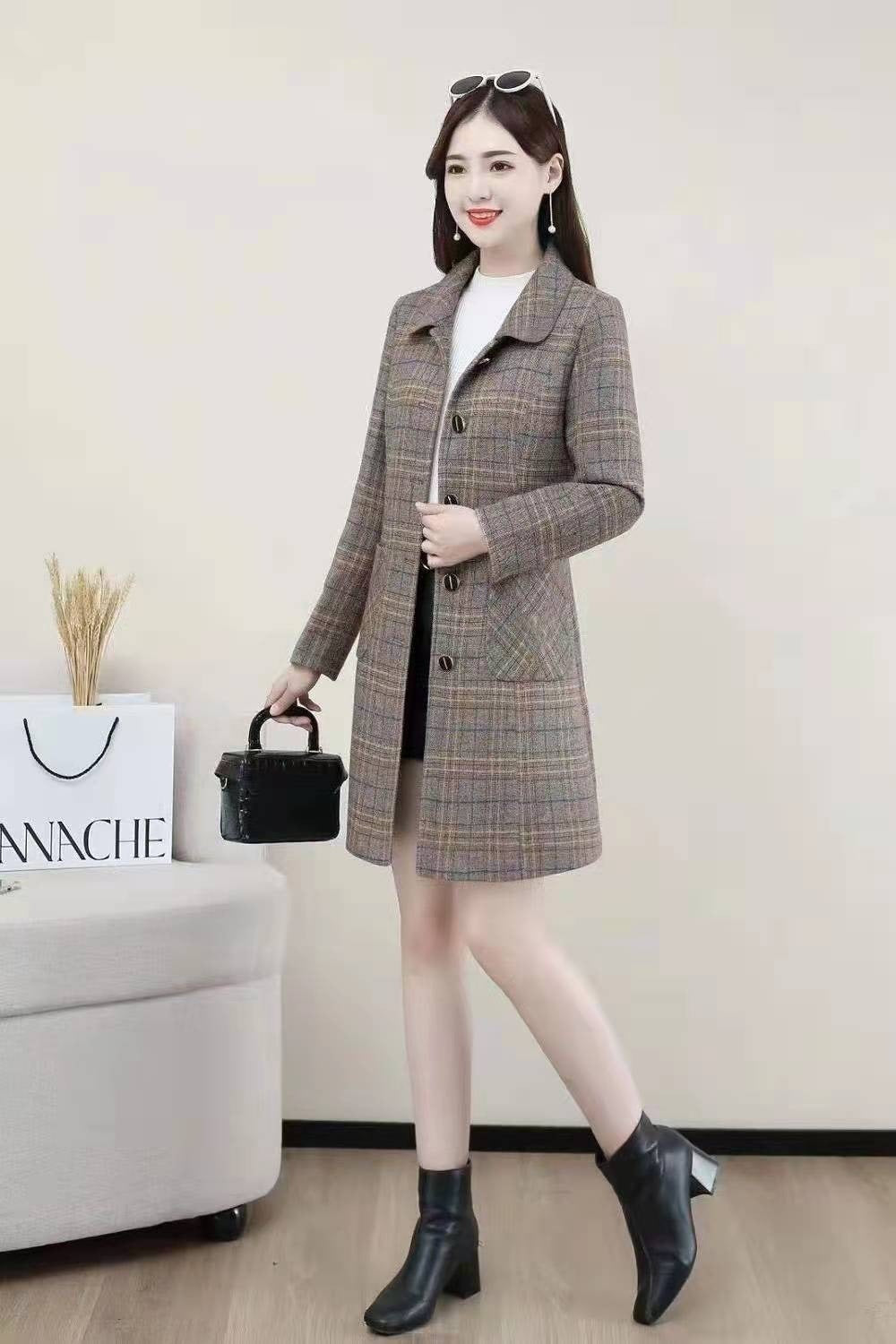 Plaid Woolen Coat with Casual Japanese Style for Autumn Wear