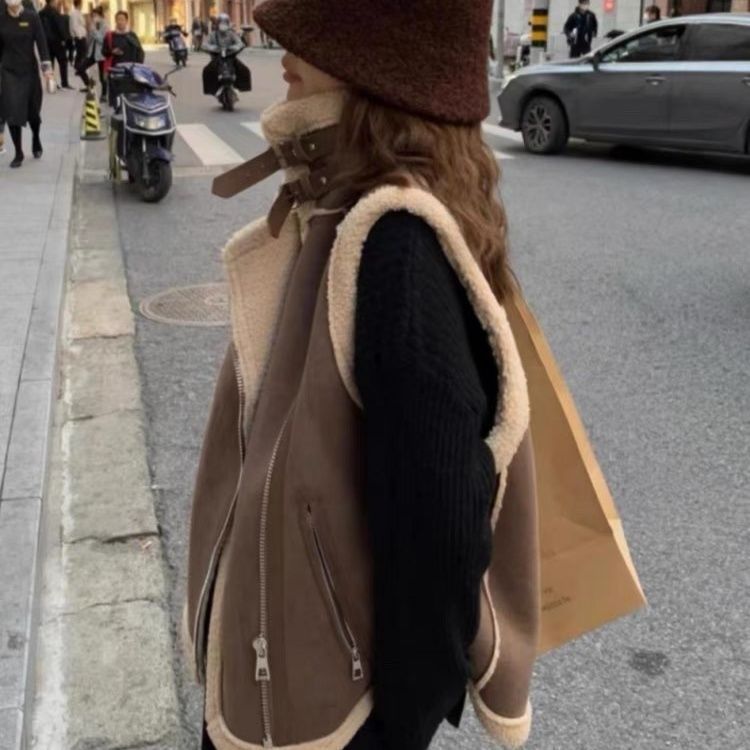 Berber Fleece Motorcycle Vest with Stylish Western Design