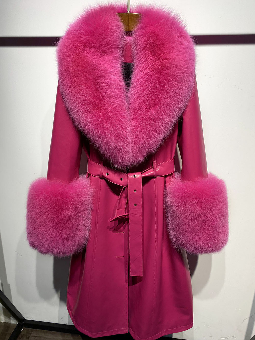 Slim-fit Leather Sheepskin Coat with Luxurious Fox Fur Lining