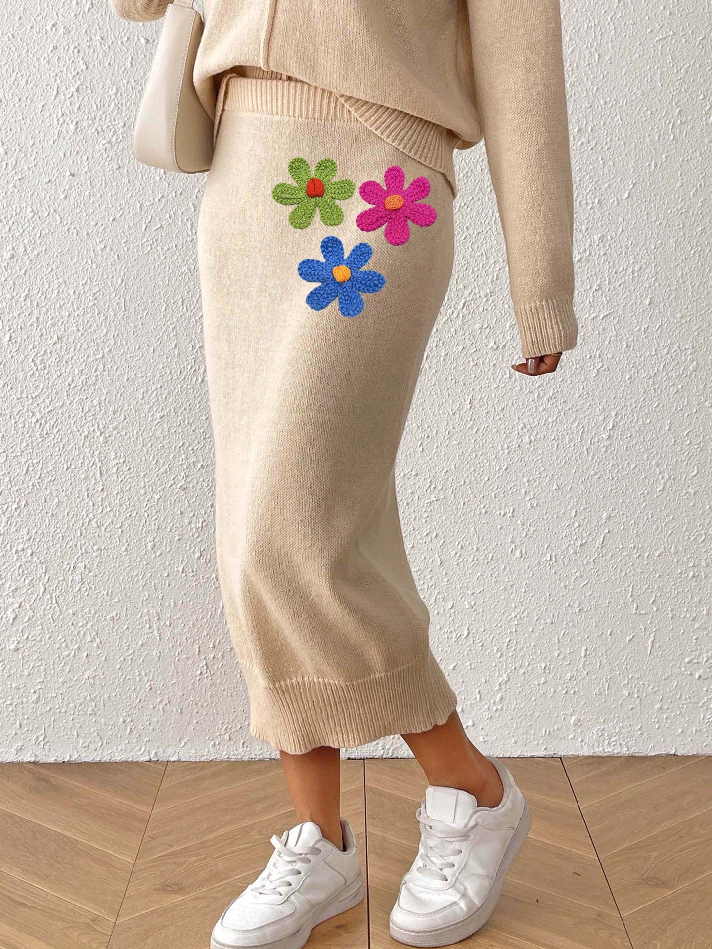 Mid-length Skirt with Elegant Embroidered Flower Design