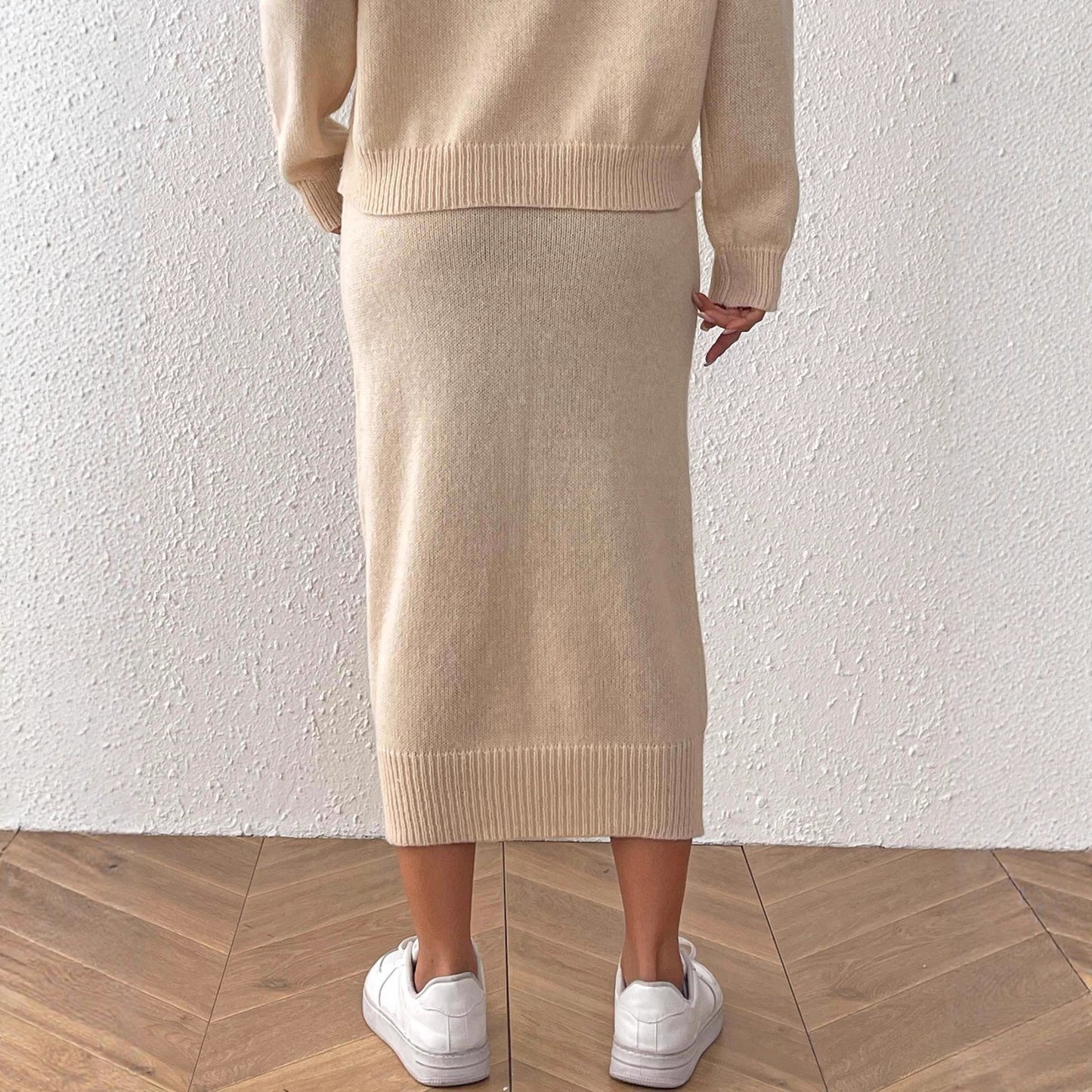 Crocheted Decorative Skirt with Unique Three-Dimensional Flower Design