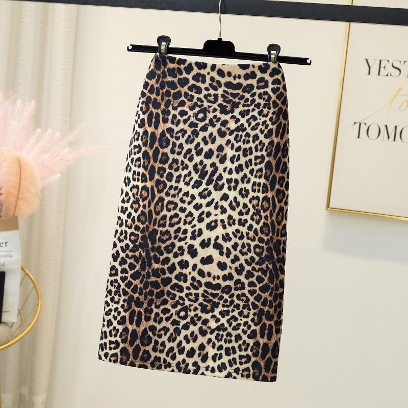 Pencil Skirt with Elegant Printed Design for a Chic Look