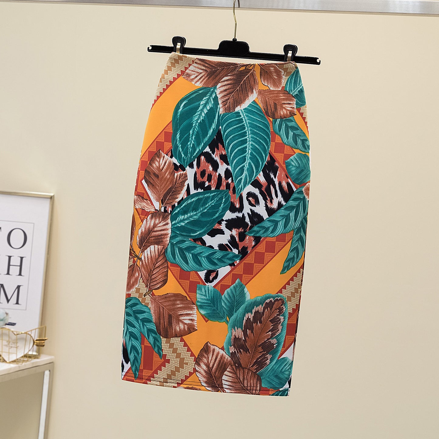 Pencil Skirt with Elegant Printed Design for a Chic Look