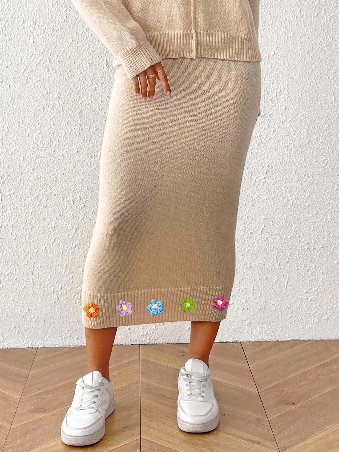 Crocheted Decorative Skirt with Unique Three-Dimensional Flower Design