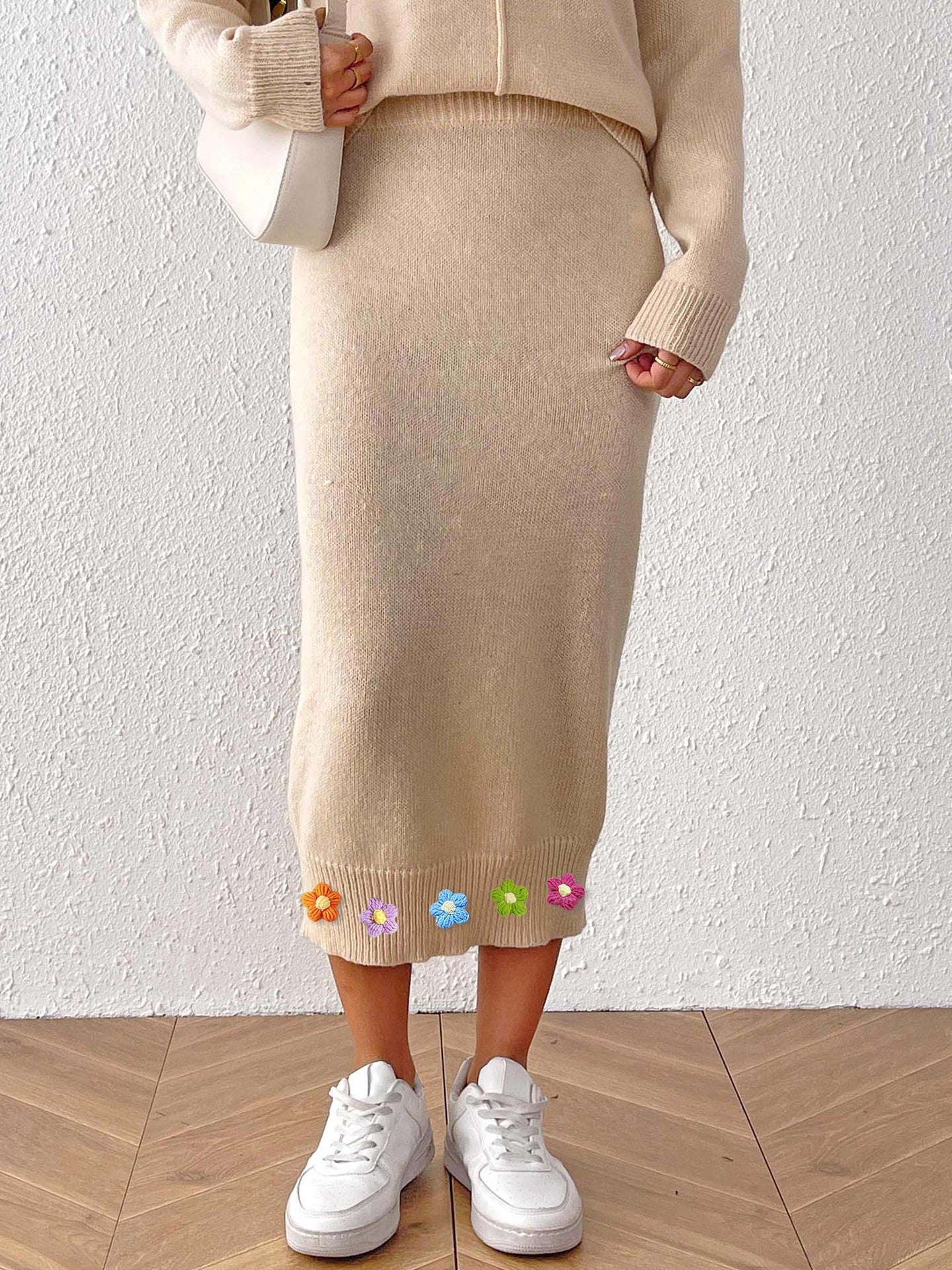 Crocheted Decorative Skirt with Unique Three-Dimensional Flower Design