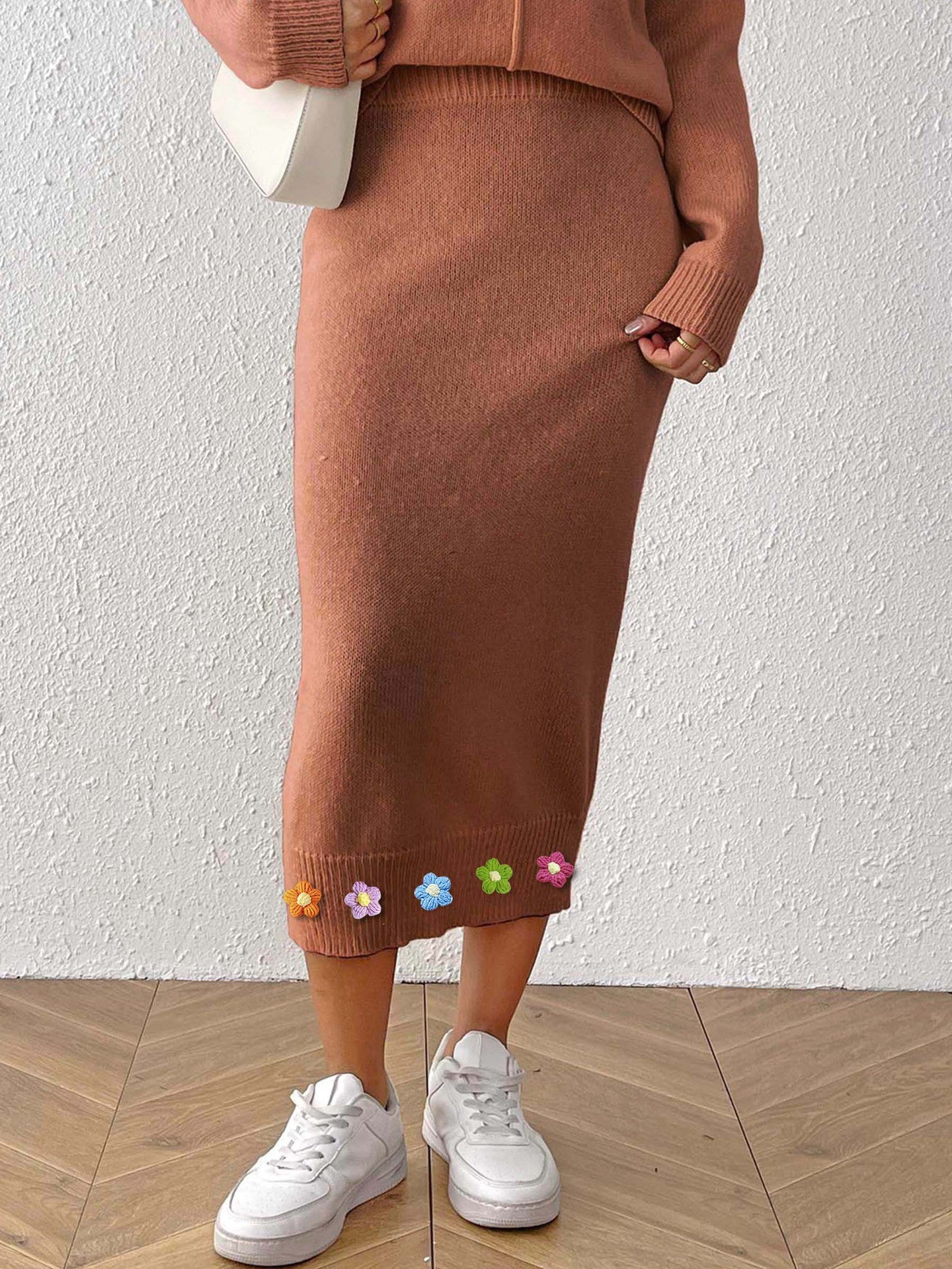 Crocheted Decorative Skirt with Unique Three-Dimensional Flower Design