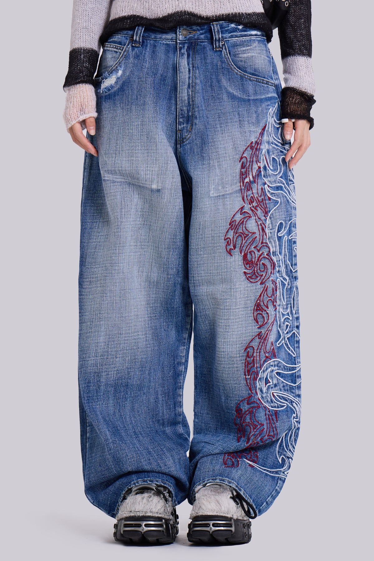 Wide Leg Jeans with Embroidery Detail for Trendy Street Fashion