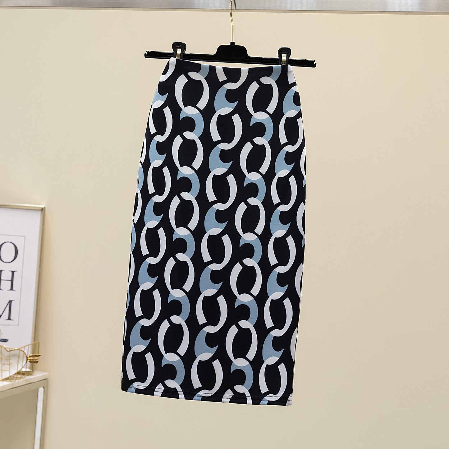 Pencil Skirt with Elegant Printed Design for a Chic Look