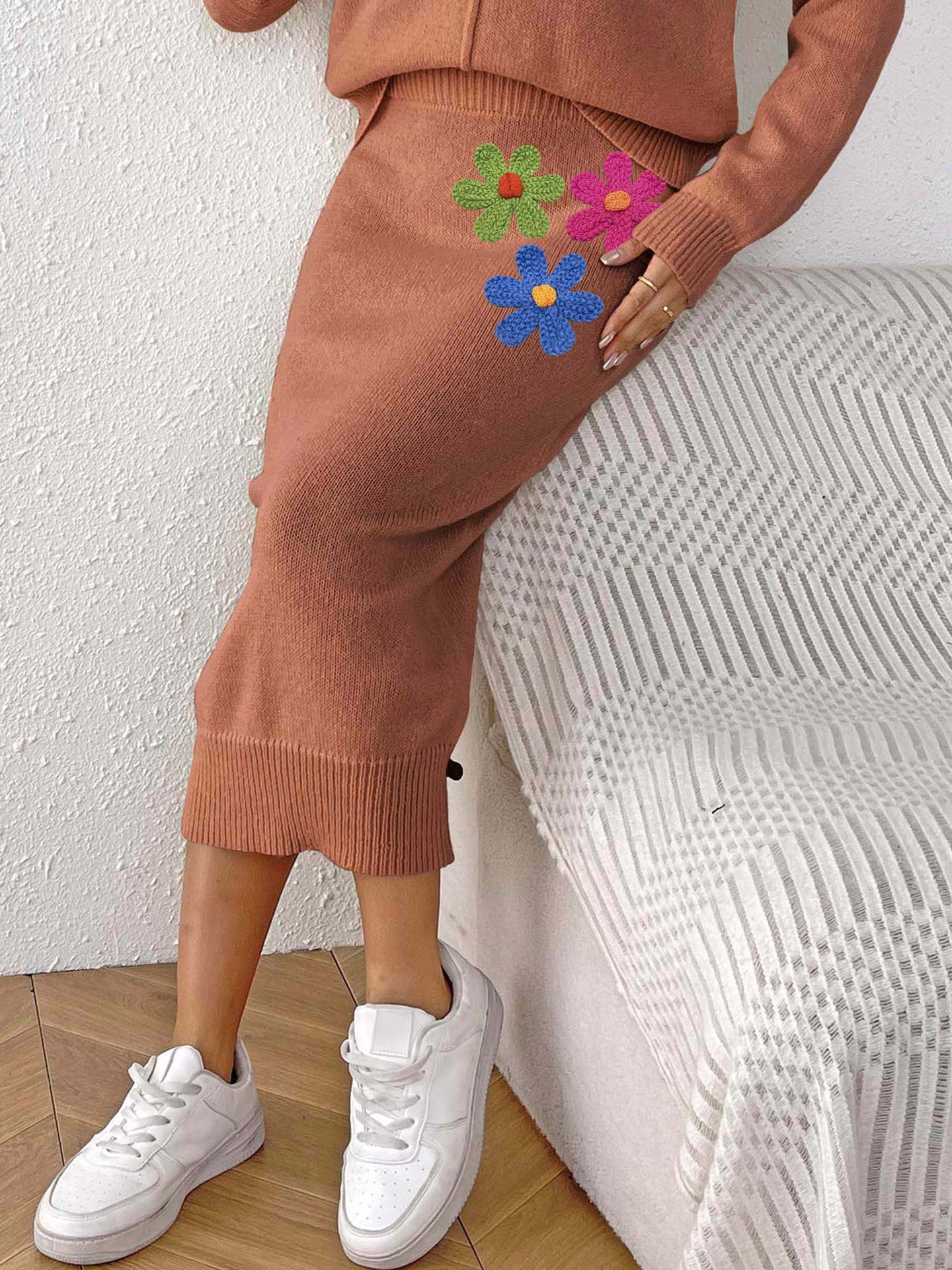 Mid-length Skirt with Elegant Embroidered Flower Design