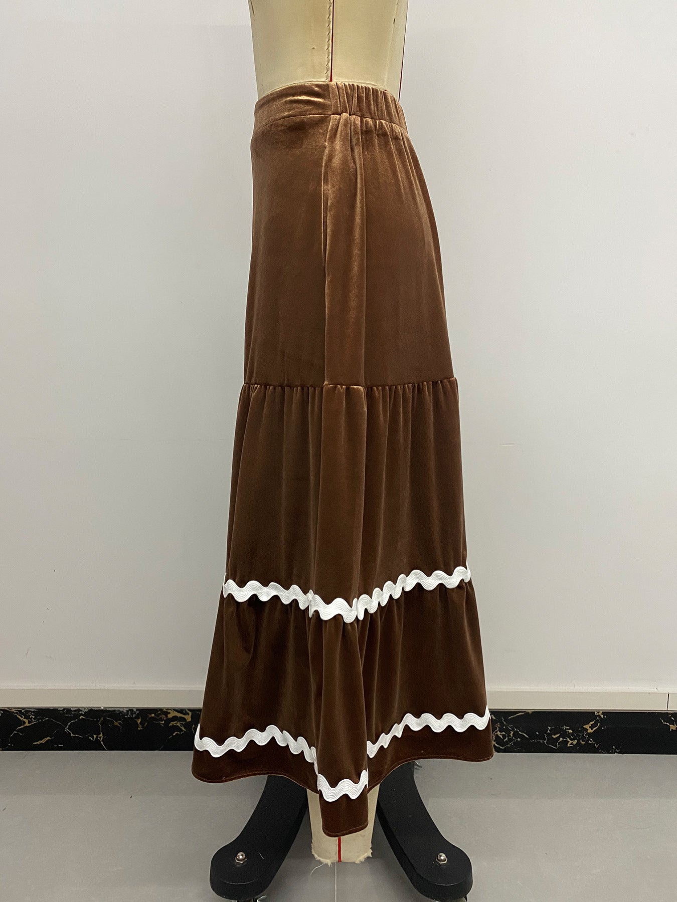 Mid-length Lace Skirt with High Elasticity for Effortless Style