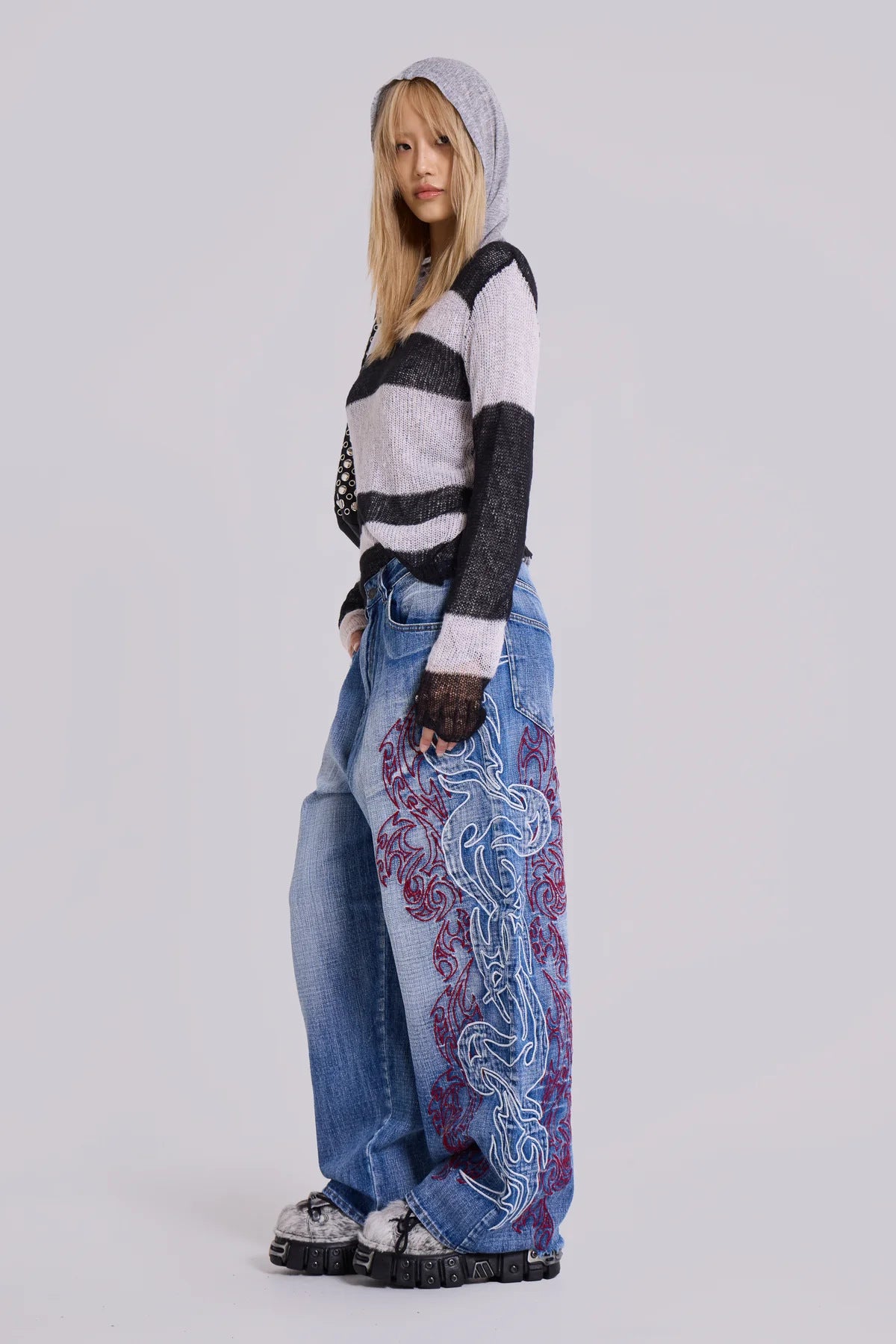 Wide Leg Jeans with Embroidery Detail for Trendy Street Fashion