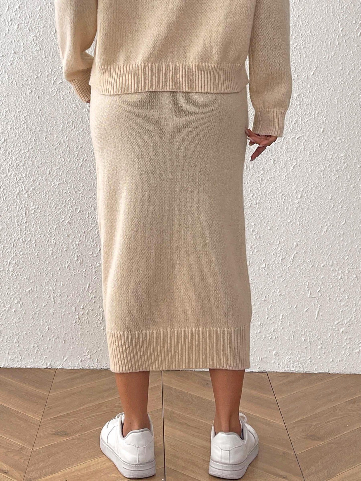 Crocheted Decorative Skirt with Unique Three-Dimensional Flower Design