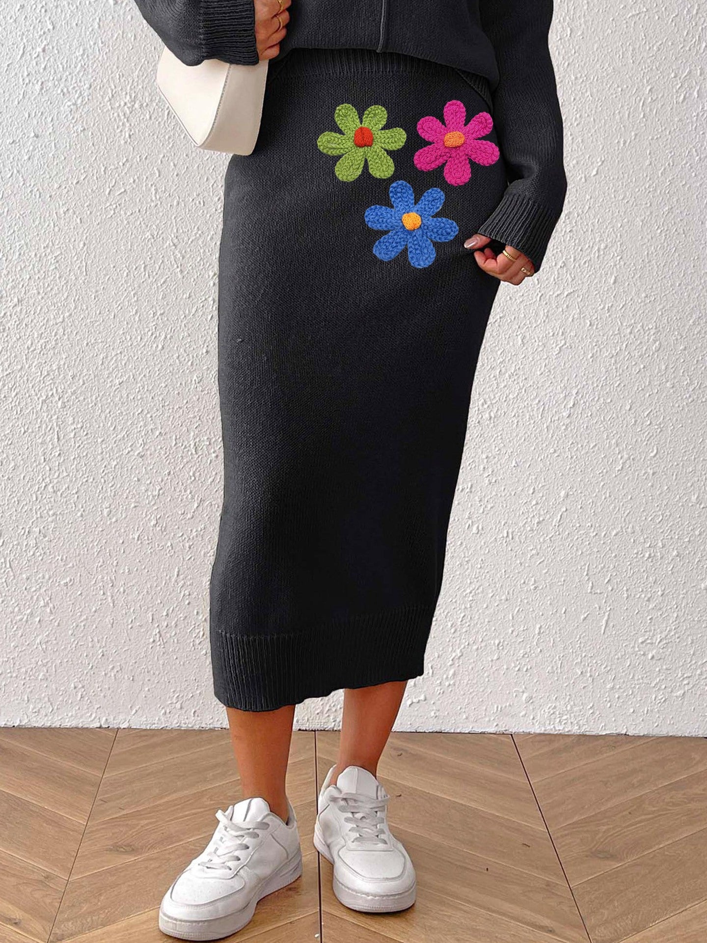 Mid-length Skirt with Elegant Embroidered Flower Design