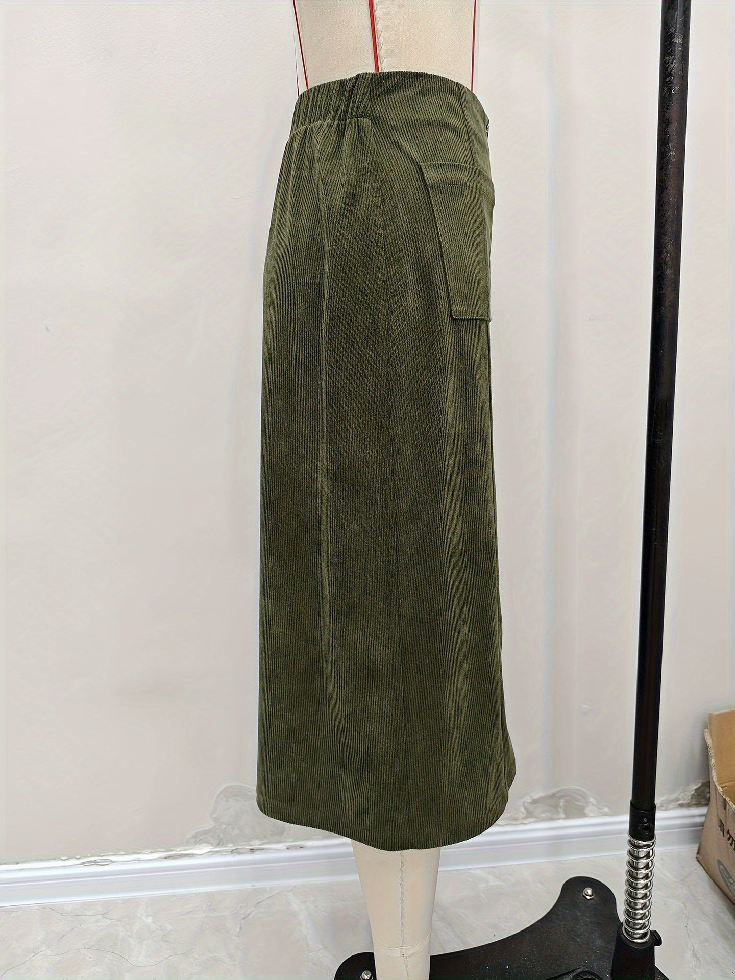 Mid-Length Skirt with Elastic Waist and Patch Pocket Design