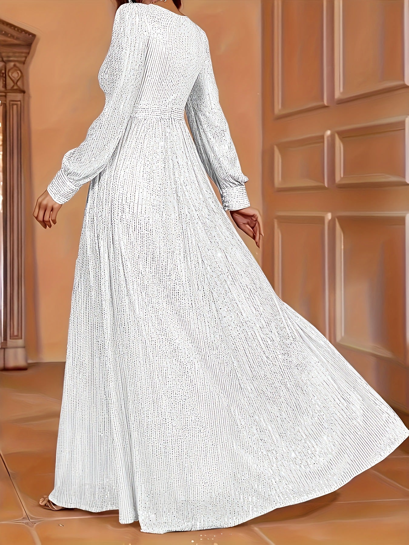 Evening Dress with Stunning Sequins and Elegant Long Sleeves