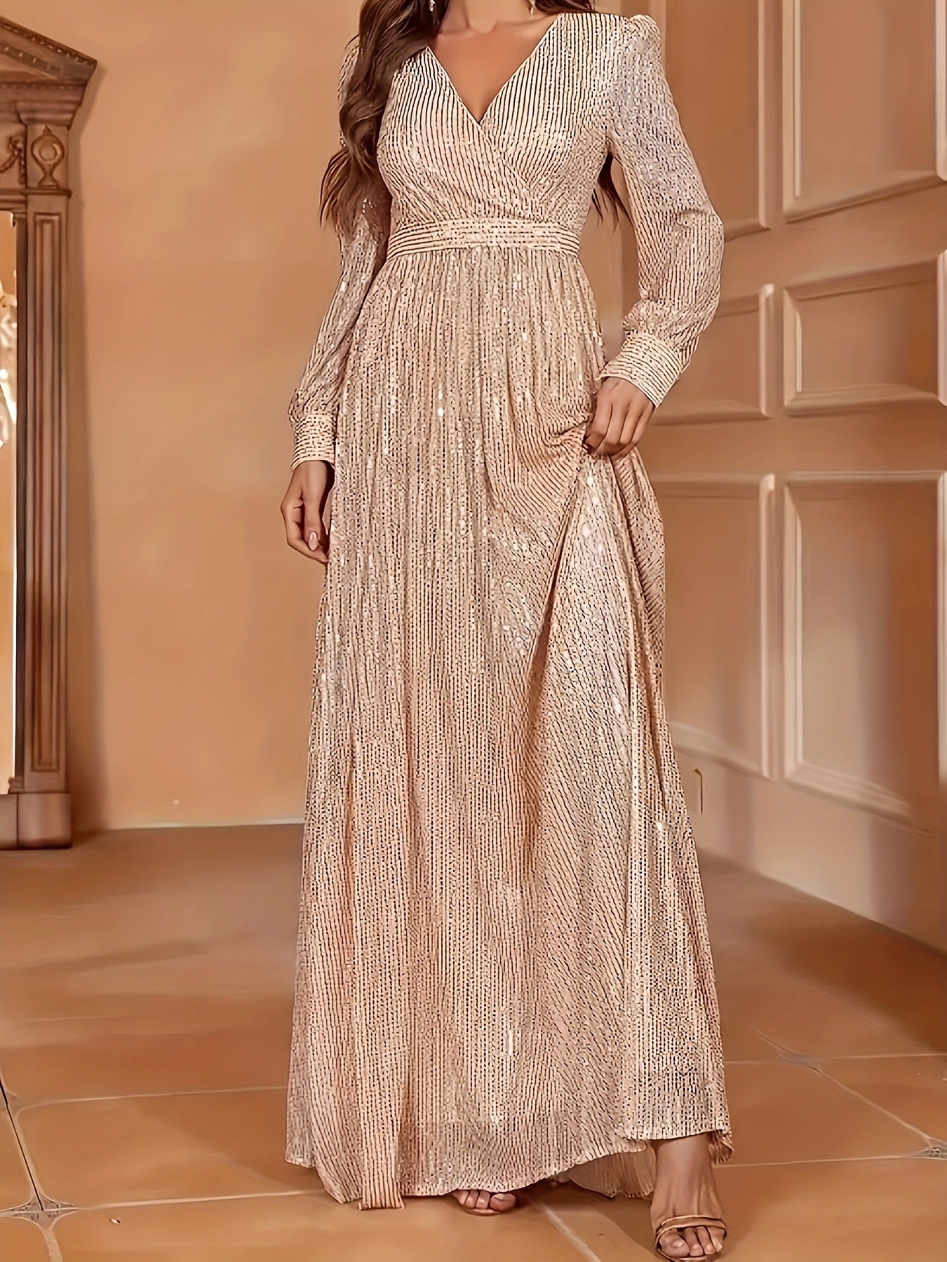 Evening Dress with Stunning Sequins and Elegant Long Sleeves