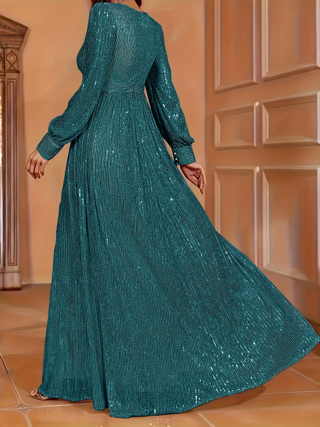 Evening Dress with Stunning Sequins and Elegant Long Sleeves