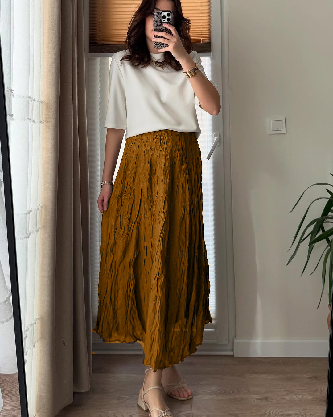Pleated High Waist Skirt with Elegant Beige Color and Comfortable Fit