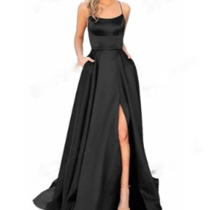 Bridesmaid Dress with Slimming Fit and Shoulder Hollow Design