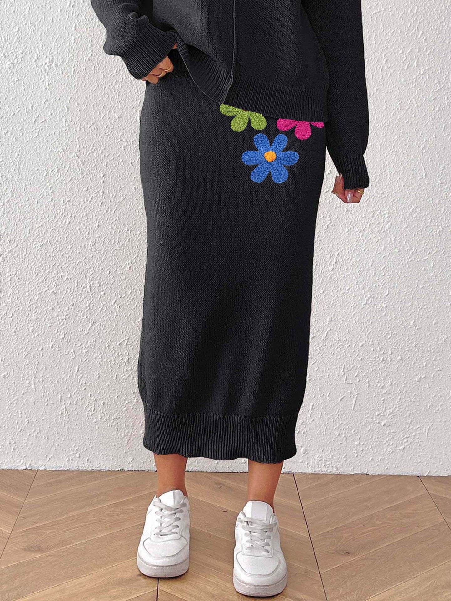 Mid-length Skirt with Elegant Embroidered Flower Design