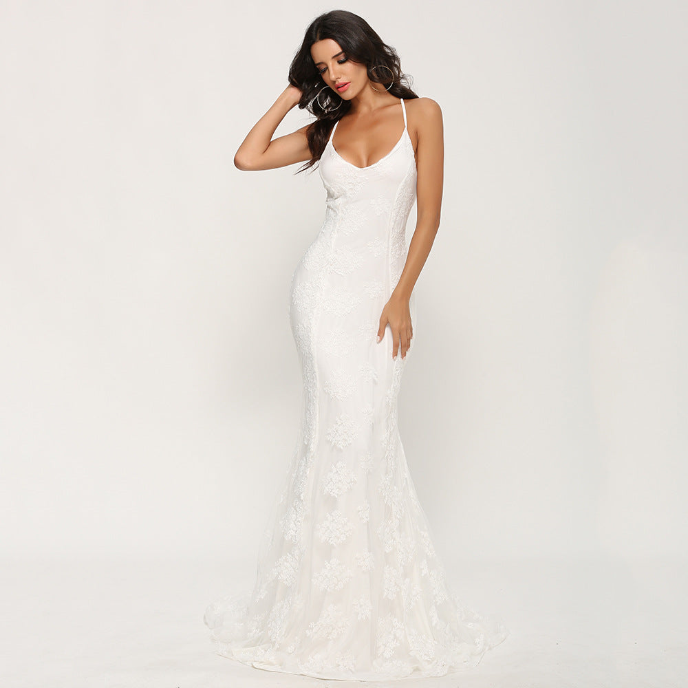 V-neck Large Trailing Wedding Dress with Elegant Embroidery Detail