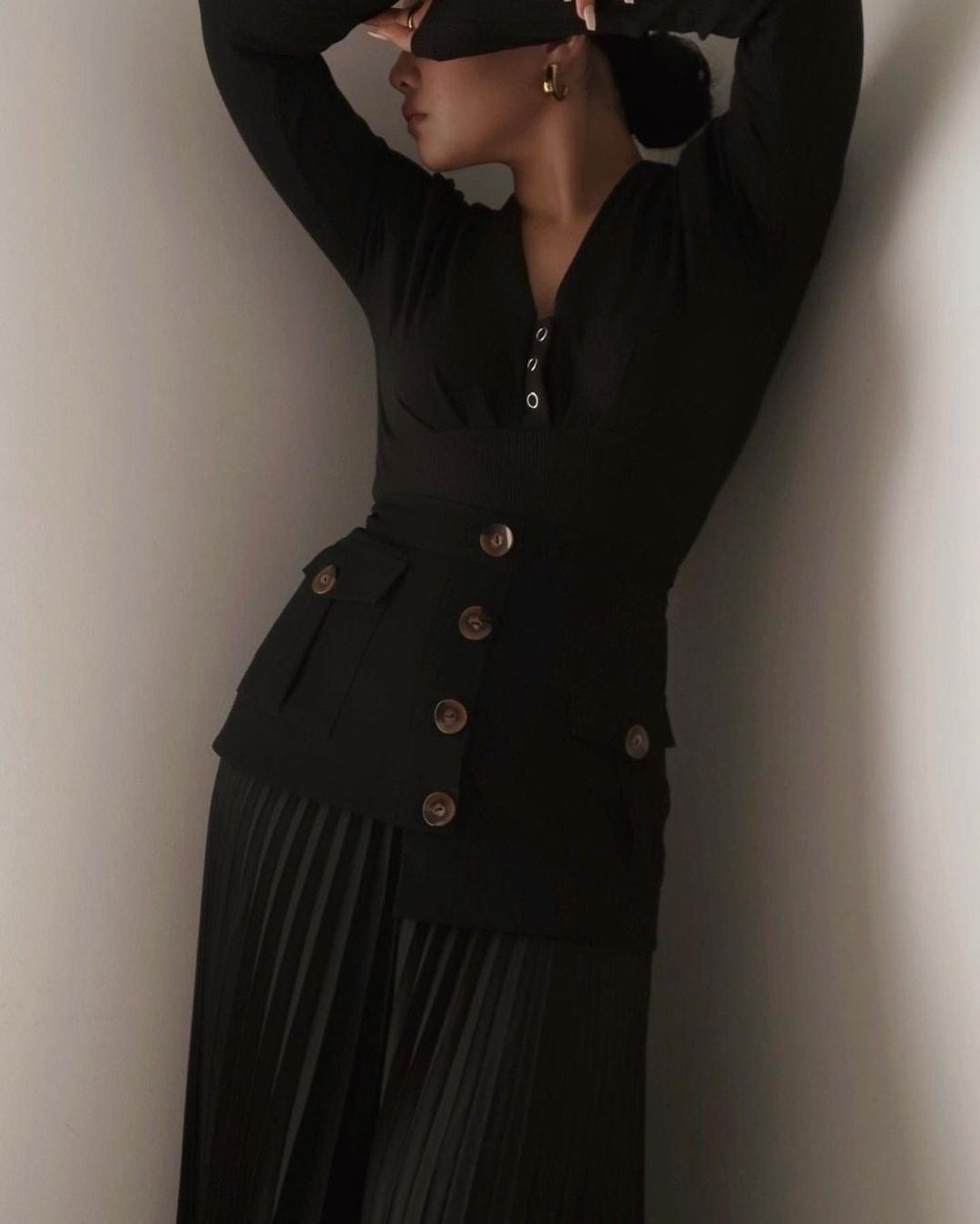 Pleated Skirt with Multi-button Pocket Design for Versatile Styling