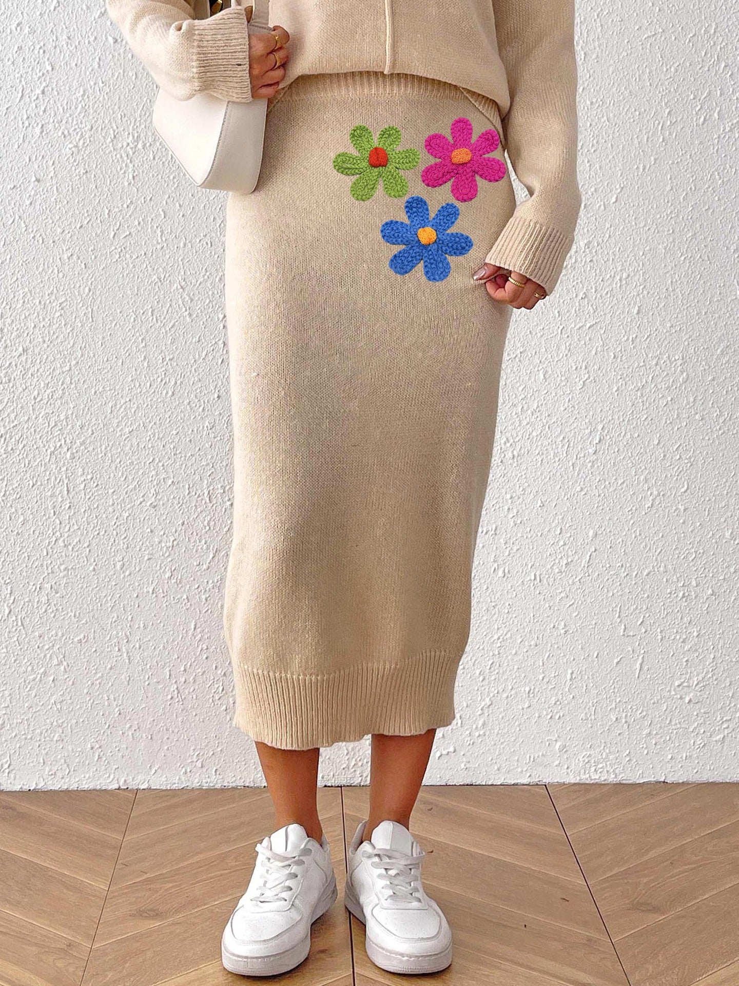 Mid-length Skirt with Elegant Embroidered Flower Design