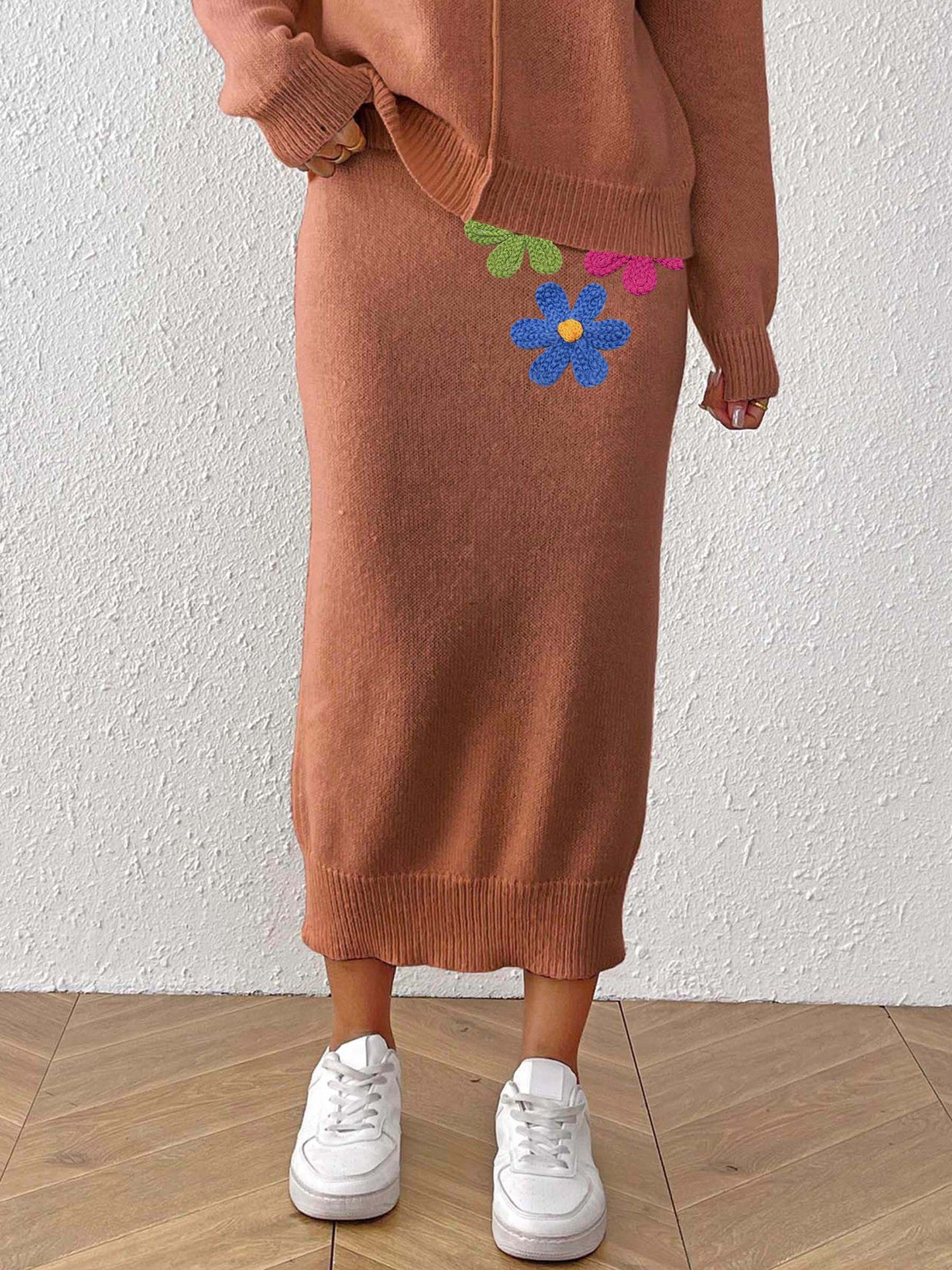 Mid-length Skirt with Elegant Embroidered Flower Design