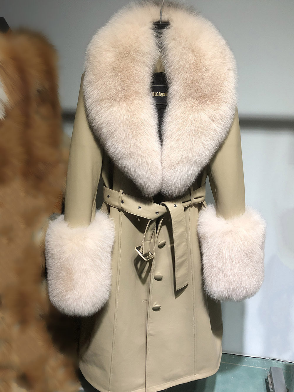 Slim-fit Leather Sheepskin Coat with Luxurious Fox Fur Lining
