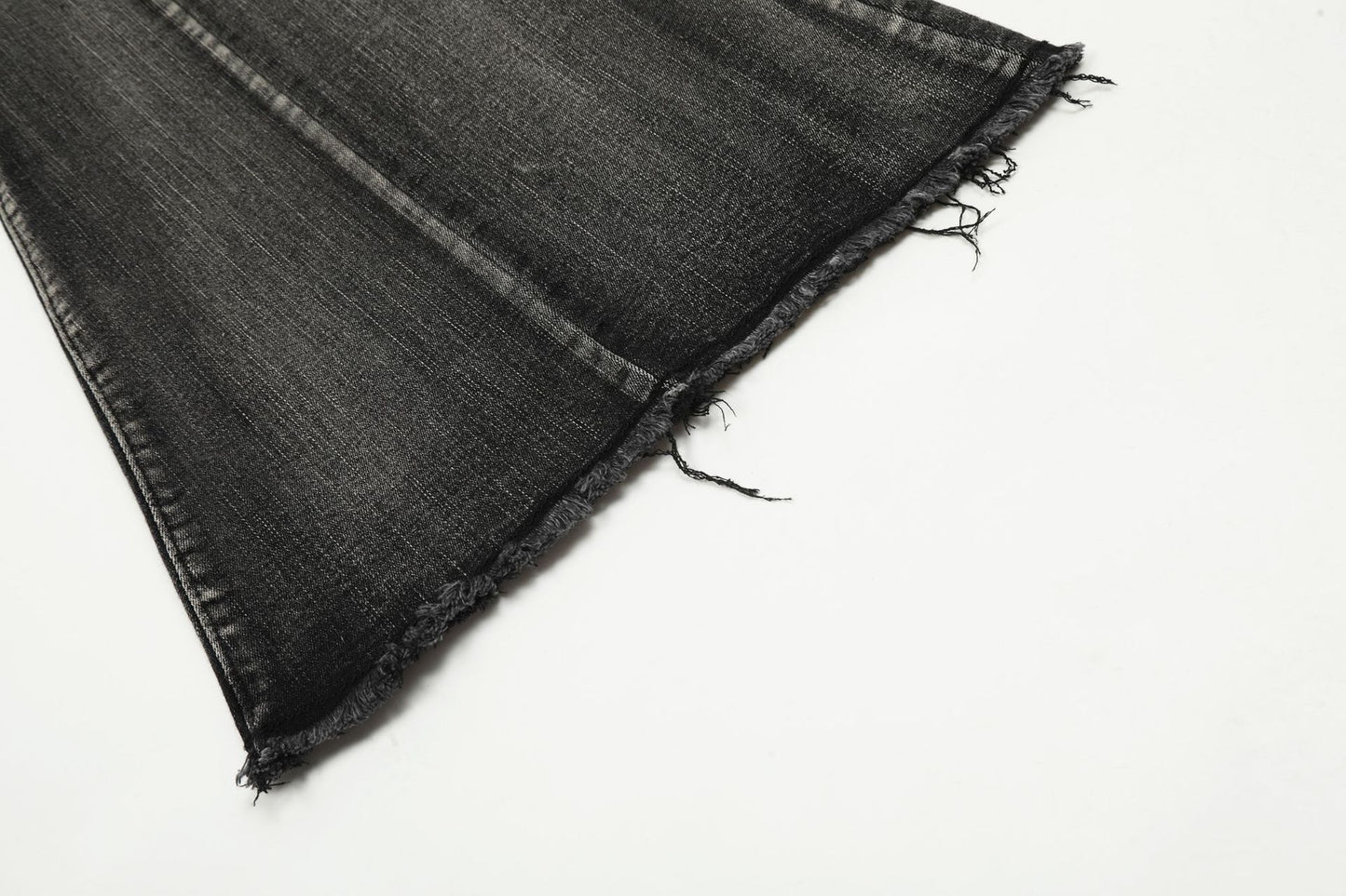 Flared Frayed Jeans with Stretchy Comfort for Effortless Style